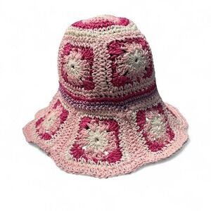 Pink and white crochet bucket hat #festivalvibes